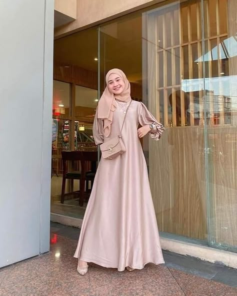 Dress Silk Hijab, Model Dress Hijab, Silk Dress Hijab, Dress With Outer, Mix And Match Outfits Hijab, Ootd Kondangan, Dress Outer, Dress Pesta, Designer Bridesmaid Dresses