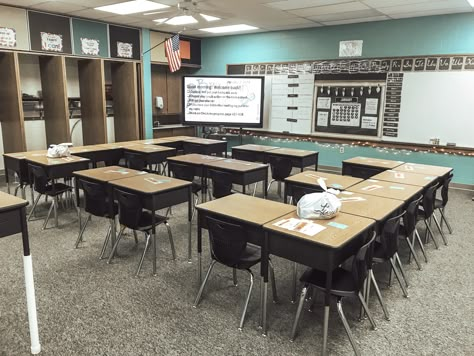 Best Classroom Desk Arrangement, Desk Formations Classroom, Best Desk Setup Classroom, Ged Classroom Ideas, Class Desk Arrangements, Desk Ideas Classroom, Savvas Reading My View, Desk Arrangement Ideas Elementary 26 Students, Desk Arrangements For 25 Students