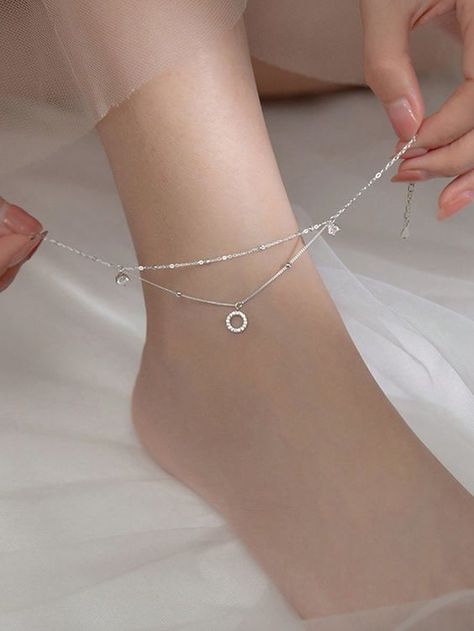 Class bracelet! Light kravivannya Pandori☺️ Viglyaday so you can't mochiti ale I don't know😅 Leg Jewelry, Silver Chain Anklet, Silver Anklets Designs, Silver Bracelet Designs, Cute Anklets, Circle Chain, Silver Ankle Bracelet, Anklet Designs, Leg Chain