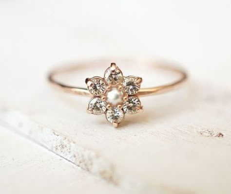 Cream Pies, Ring Cluster, Daisy Ring, Engagement Ring Rose Gold, Cute Rings, Pretty Rings, 14k Gold Ring, Shiny Things, Flower Ring