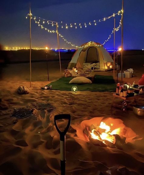 Camping Setup Ideas, Camping Date, Must Have Camping Gear, Romantic Camping, Camping Setup, Night Camping, Cozy Camping, Outdoor Date, Dream Dates