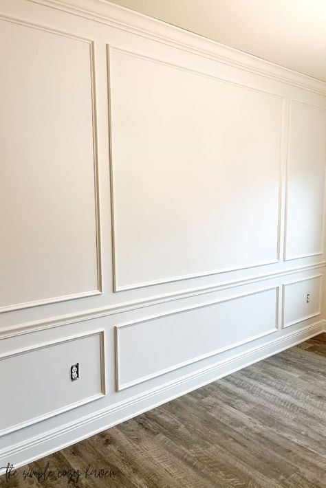 Picture Frame Molding Bedroom, Diy Picture Frame Molding, Deco Tv, Wall Molding Design, Diy Picture Frame, Living Room Panelling, Picture Frame Moulding, Wainscoting Styles, Picture Molding