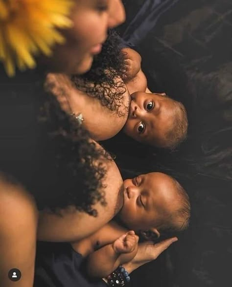 Mother Earth Maternity Shoot, Breastfeeding Picture Ideas, Oshun Goddess, Birthing Center, Breastfeeding Twins, Cute Pregnancy Pictures, Black Motherhood, Mommy And Baby Pictures, Flipagram Instagram