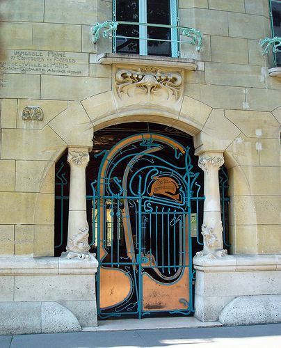 Paris, Hector Guimard Castel Béranger, Entry | Flickr - Photo Sharing! Art Nouveau Arquitectura, Hector Guimard, Architecture Art Nouveau, Art Nouveau Architecture, Paris Art, Beautiful Doors, Green Art, Residential Building, Belle Epoque