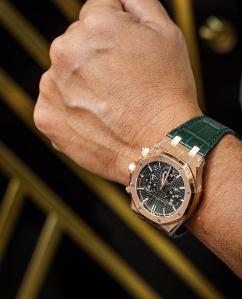 41mm Rose Gold Audemars Piguet 50th Anniversary Royal Oak with green dial and green alligator strap. #BuchwaldJewelers #Audemars50thAnniversaryWatch #MiamiJewelers #Jewelry #Seybold #GIAcertified #Diamonds #Miami #DowntownMiami #LuxuryBrand #audermars #audermarsgreendial #luxurywatches Audemars Piguet Royal Oak Rose Gold, Gold Audemars Piguet, Downtown Miami, Audemars Piguet Royal Oak, Royal Oak, Audemars Piguet, 50th Anniversary, Luxury Watches, Alligator