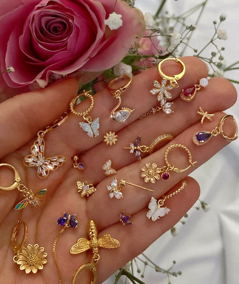 Celebrating Spring with precious handmade jewellery 🥰🌸 Beachy Jewelry, Pretty Jewelry Necklaces, Cute Ear Piercings, Indie Jewelry, Earring Collection, Spring Jewelry, Precious Jewels, Fancy Jewellery, Jewelry Lookbook