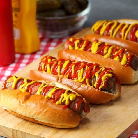 Hod Dog, Bacon Wrapped Burger, Kombi Food Truck, Hot Dogs Recipes, Burger Dogs, Twisted Recipes, Bacon Burger, Hot Dog Recipes, Cheese Stuffed