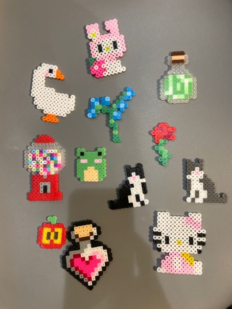 Things To Make With Iron Beads, Cute Simple Perler Bead Patterns, Peeler Bead Ideas Mini, Iron Beads Ideas Cute Easy, Cute Things To Make Out Of Perler Beads, Curler Beads Ideas, Fuse Beads Designs, Melts Bead Patterns, Melty Bead Keychain