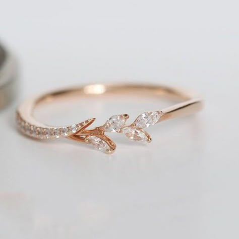 خواتم خطوبة, Cute Promise Rings, Crystal Engagement Rings, Dainty Wedding Ring, Dainty Engagement Rings, Ring Rosegold, Gold Rings Jewelry, Gold Ring Designs, Fancy Jewelry