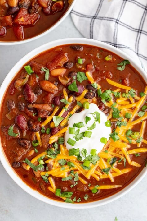 Instant Pot Vegetarian Chilli, Vegetarian Chili No Beans, Chili With No Meat Recipe, Chili Beans No Meat, Meat Free Chili, Instant Pot Veggie Chili, Veggie Bean Chili, Vegetarian Chili Crock Pot Easy, Chili Recipe Crockpot No Meat