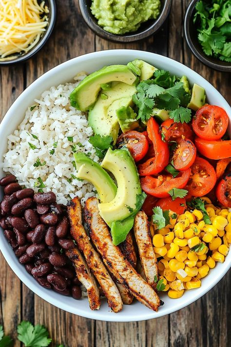 Satisfy your cravings with a delicious and easy-to-make turkey fajita bowl. Packed with flavorful ingredients including tender turkey, sautéed veggies, zesty salsa, and creamy guacamole, this one-bowl wonder is perfect for a quick weeknight dinner or meal prep. Customize your bowl with additional toppings like shredded cheese, sour cream, or fresh cilantro for added flavor. Yummy Bowls Healthy Recipes, Healthy Greek Bowl Recipes, Healthy Fajitas Bowl, Healthy Salads And Bowls, Healthy Recipe Bowls, High Protein Low Carb Power Bowls, Healthy Bowl Lunch, Easy Healthy Lunch Bowls, Southwest Protein Bowl