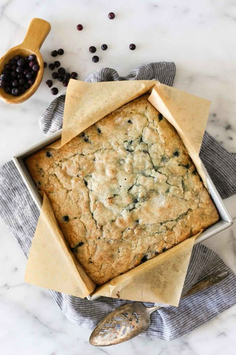 This Sourdough Blueberry Breakfast Cake comes together quickly, tastes amazing, and is a great way to put sourdough discard to good use! Sourdough Blueberry, Sourdough Discard Recipes, Recipe Using Sourdough Starter, Blueberry Breakfast Cake, Sourdough Starter Recipes, Discard Recipe, Sourdough Starter Discard Recipe, Sourdough Starter Discard, Homemade Sourdough Bread