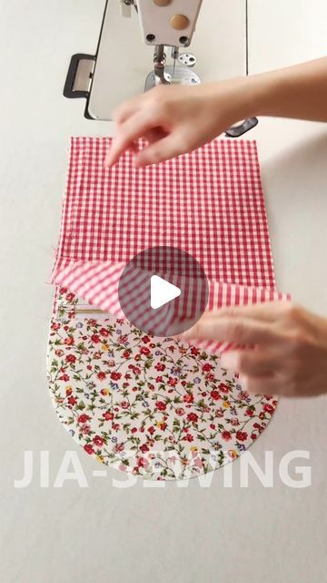 Easy Sew Clutch Purse, Handmade Purses Patterns, Pattern For Small Bag, Dress Pockets Sewing Ideas, Snap Wallet Pattern, Quick Easy Sewing Gifts, Easy Sew Purse, Fabric Purse Patterns Free, Super Easy Sewing Projects For Beginners