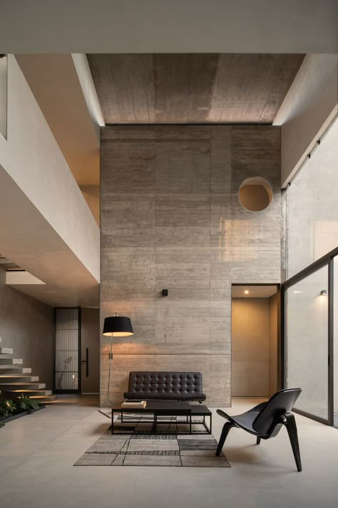 Casa Eréndira by Pepe Ramírez | Detached houses Concrete House Interior, Wall Architecture, Concrete Interiors, Concrete Finishes, Concrete Houses, Modern Mexican, Single Bedroom, Concrete House, House Architecture Design