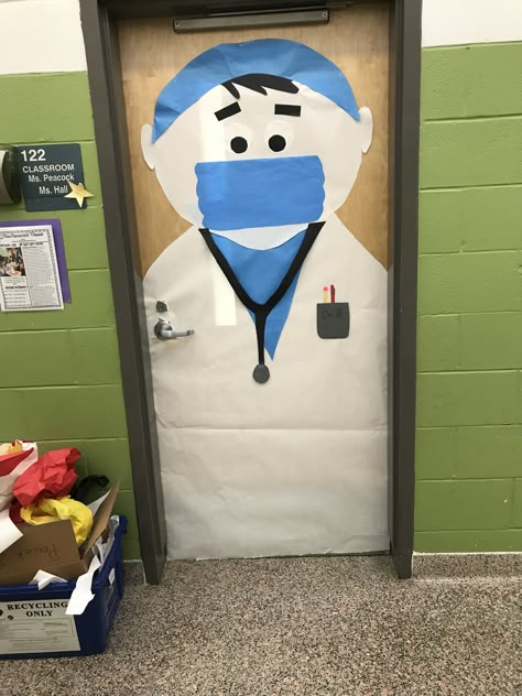 Doctor career door decorating contest Doctor Day Decoration Ideas, Doctor Day Decoration Ideas For School, Hospital Decoration Ideas, Doctor Day Ideas, Doctors Day Decoration Ideas, Medical Classroom, Doctor Theme Preschool, Career Day Ideas, Hospital Door Decorations