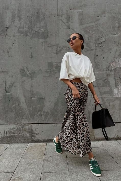 What to Wear on Those Warm (But Not Hot) 70-Degree Days Leopard Maxi Skirts, Printed Skirt Outfit, Elegantes Outfit Damen, Cruel Summer, Downtown Outfits, Event Outfit, Stylish Work Outfits, Brunch Outfit, Work Outfits Women