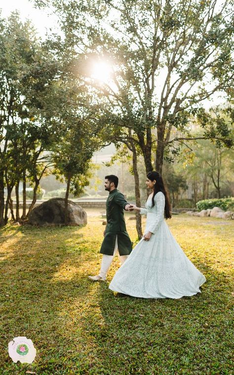 BRIDE AND GROOM SHARING A MOMENT IN A PRE WEDDING PHOTOSHOOT Mehndi Photography, Poses Outdoor, Pose Photography, Pre Wedding Photoshoot Outdoor, Outdoor Wedding Photography, Cinematic Wedding, Photoshoot Outdoor, Pre Wedding Poses, Indian Wedding Photographer