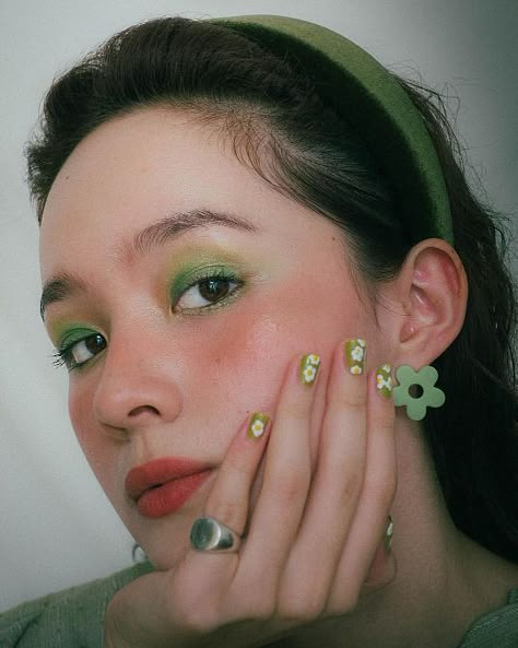 Enfp Makeup, Soft Green Makeup, Day Makeup Looks, Magical Makeup, Photoshoot Makeup, Green Makeup, Eye Makeup Art, Day Makeup, Editorial Makeup