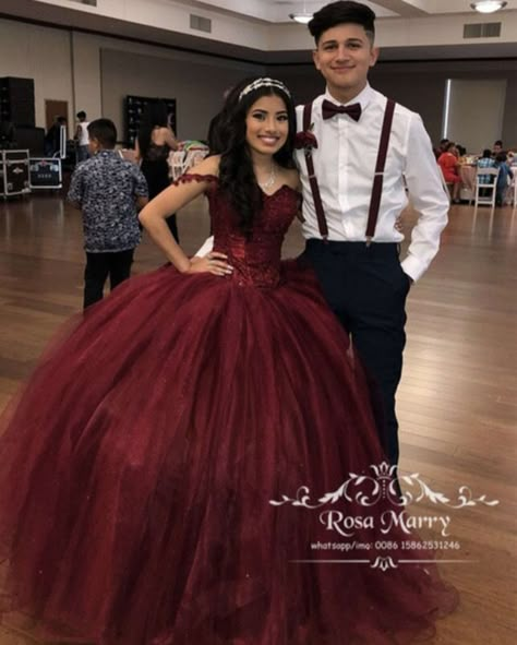 Birthday Dress Plus Size, Burgundy Sweet 16, Quince Outfit Ideas, Quince Outfit, Chambelanes Outfits, Masquerade Quinceanera, Ball Gown Vintage, Burgundy Quinceanera Dresses, Ball Gowns Vintage