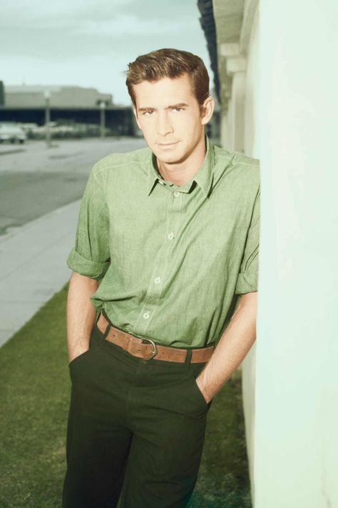 Male Fashion Icons, Tony Perkins, 60s Mens Fashion, 60s Men, Tab Hunter, Iconic People, Montgomery Clift, Norman Bates, Most Stylish Men