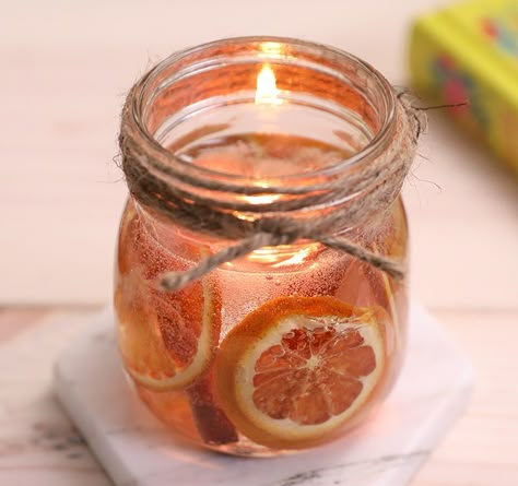 Usher in autumn with this dried citrus and cinnamon gel candle Candle Wax Crafts, Gel Candle Diy, Cool Candle, Cottagecore Crafts, Gel Wax Candles, Dried Citrus, Expensive Candles, Gel Candle, Smelling Candles