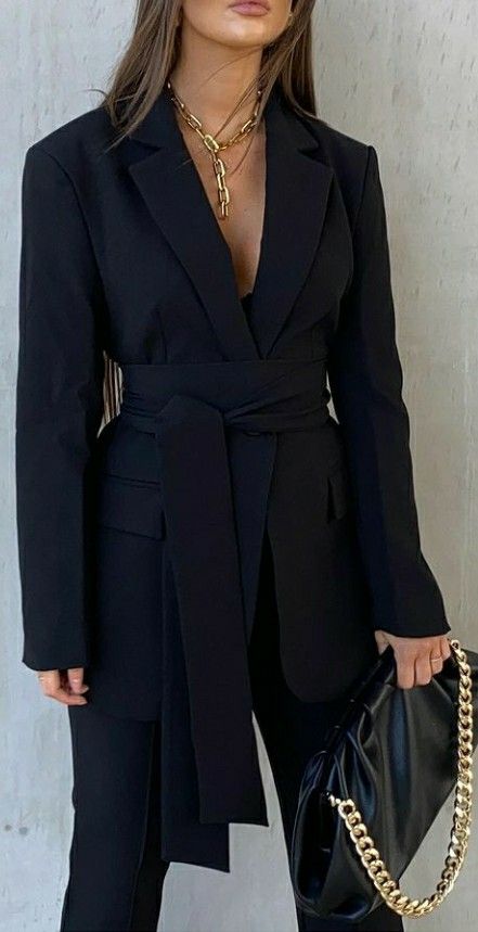 Black Classy Suit Women, Black Suits For Women Classy, Pinstripe Suit Women, Fashion Style 2023, Stylish Business Outfits, Fits 2023, Grad Outfits, Lawyer Outfit, Dressing Style