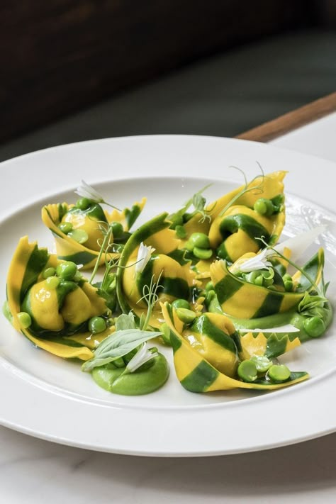 This stripy tortelli pasta recipe from Robert Chambers is full of the flavours of spring. Jersey Royals, fresh peas and broad beans combine to make a pasta dish with wow factor. Dream Restaurant, Fresh Peas, English Peas, Spring Menu, Broad Beans, Pasta Bar, Parmesan Recipes, Pasta Plates, Fine Dining Recipes