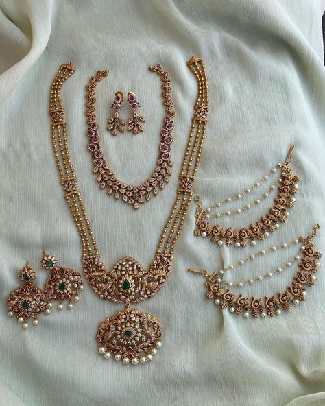 Simple Indian Bridal Jewelry, Jewelry Set Design For Wedding, Pearl Jewelry For Wedding, Bridal Gold Set Design, Pearl Sets Jewellery Indian Gold, Pearl Sets Jewellery Indian, Set Jewellery Design, Bridal Sets Indian Wedding Jewelry, Bridal Set Jewellery