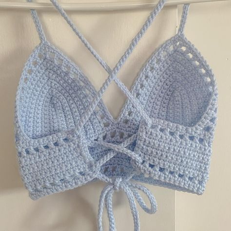 Two Color Crochet Top, Crochet Top Back Design, How To Make A Crochet Top, Crochet Easy Top, Crop Top Tejidos, Tops En Crochet, Crochet Bralette Pattern Free, Crochet Top Back, Crochet Crop Top Outfit