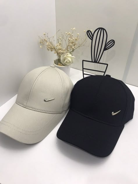 DAY NİGHT (@daynightcomp) | Twitter Oakley Cap, Trendy Caps, Hat Aesthetic, Mens Hats Baseball, Nike Cap, Gift Box For Men, Luxury Hats, Capsule Wardrobe Essentials, Cute Shoes Heels