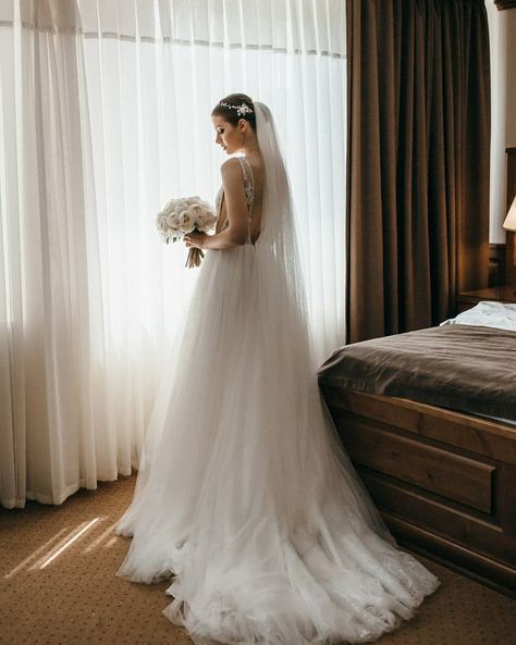 Bride Dress Photography, Wedding Prep Photography, Bride Preparation Photos Ideas, Bride Photoshoot Poses Photo Ideas, Bridal Suite Photography, Get Ready Bride Photo Ideas, Bridal Prep Photography, Bride Photoshoot Bridal Portraits, Bride Poses Bridal Portraits