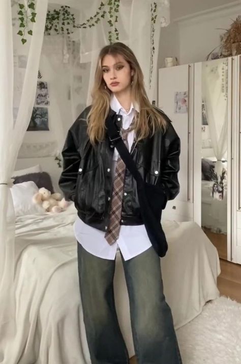 Outfit Ideas Aesthetic, Downtown Outfits, Leather Jacket Outfits, Swaggy Outfits, Aesthetic Outfit, Ideas Aesthetic, Tarzan, 가을 패션, Black Leather Jacket