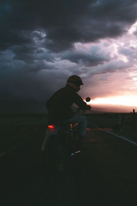 Sunset Tumblr, Biker Photography, Мотоциклы Cafe Racers, Motorcycle Photography, Motorcycle Aesthetic, Motorcycle Wallpaper, Biker Aesthetic, Bike Photoshoot, Bike Photography