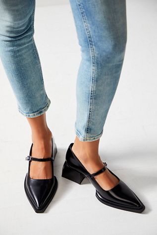 Vagabond Vivian Heels | Free People Shoe Inspo, Chunky Block Heels, Mary Jane Heels, Fabulous Shoes, Crazy Shoes, Stylish Shoes, Work Shoes, Wedge Heels, Me Too Shoes