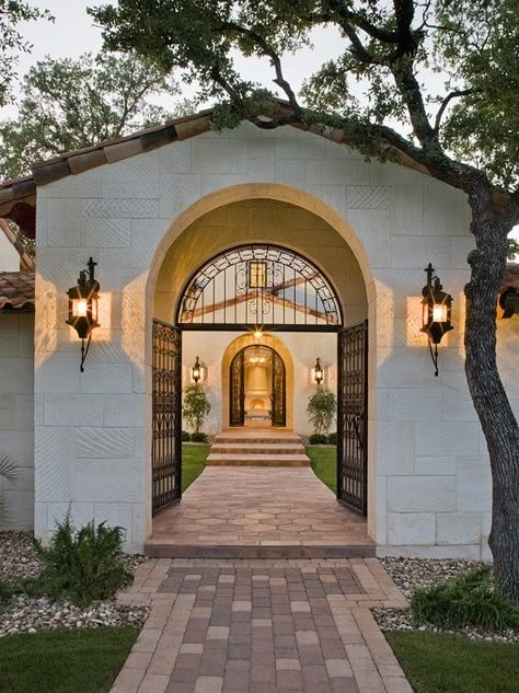 Southwestern Homes, Spanish Courtyard, Spanish Homes, Mediterranean Exterior, Courtyard Entry, Courtyard House Plans, Spanish Mediterranean, Mediterranean Style Homes, Spanish Home