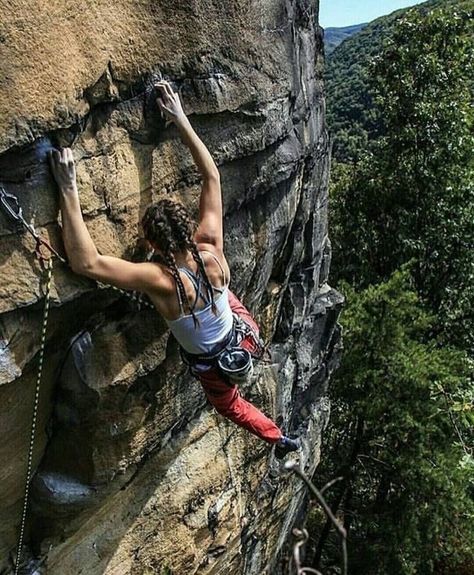 Rock Climbing Aesthetic, Rock Climbing Photography, Rock Climbing Women, Rock Climbing Outfit, Climbing Women, Rock Climbing Workout, Climbing Photography, Rock Climbing Training, Lead Climbing