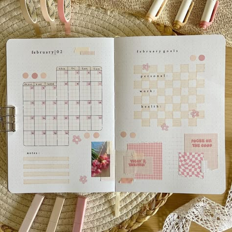 Calendar In Journal, Monthly Calendar Journal, Calendar Journal Ideas Layout, Monthly Journal Ideas Layout, Bujo Calendar Spread, Monthly Journal Spread, Journal Goals Page Layout, Bullet Journal Calendar Layout, Journal Month Page