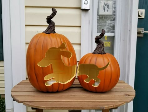 Weiner dog Halloween pumpkin Weiner Dog Halloween, Dog Pumpkin Carving, Pumpkin Carving Stencils Easy, Pumpkin Carving Games, Carving A Pumpkin, Dog Pumpkin, Pumpkin Contest, Tall Pumpkin Carving, Train Pumpkin Carving