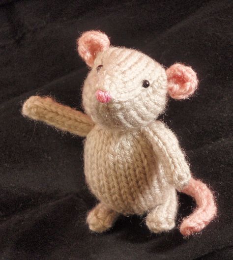 Knit Animals, Mouse Pattern, Knitted Toys Free Patterns, Knit Toys, Little Cotton Rabbits, Animal Knitting Patterns, Crochet Mouse, Knitting Patterns Toys, Baby Knitting Patterns Free