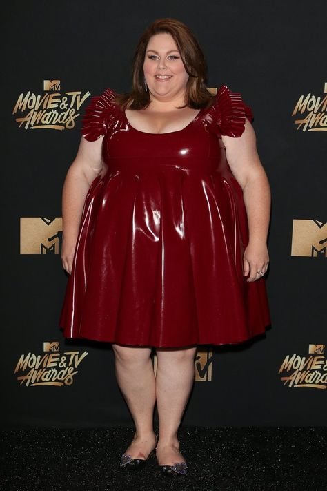 22 Chrissy Metz Red Carpet Looks That Will Have You Screaming "Heck Yes" Chrissy Metz, Songs Written, Wedding Classy, Classy Dresses, Wedding Hijab, Plus Size Wedding, Carpet Looks, Stubborn Belly Fat, Moda Plus