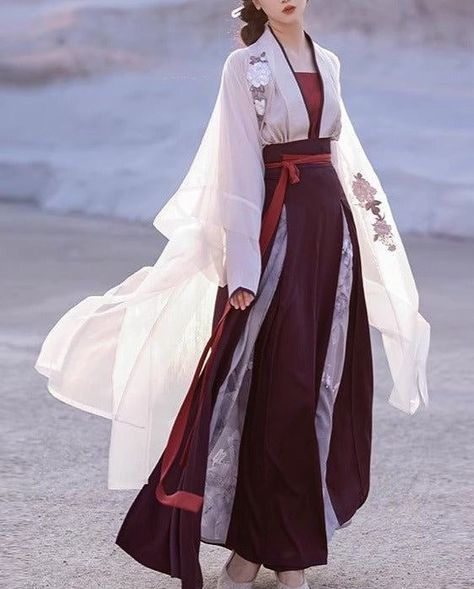 Chinese Clothing Traditional, Traditional Asian Dress, Modern Hanfu, Skirt Coverup, Chinese Traditional Clothing, Loving Heart, Hanfu Dress, Blouse Skirt, Tank Top Blouse