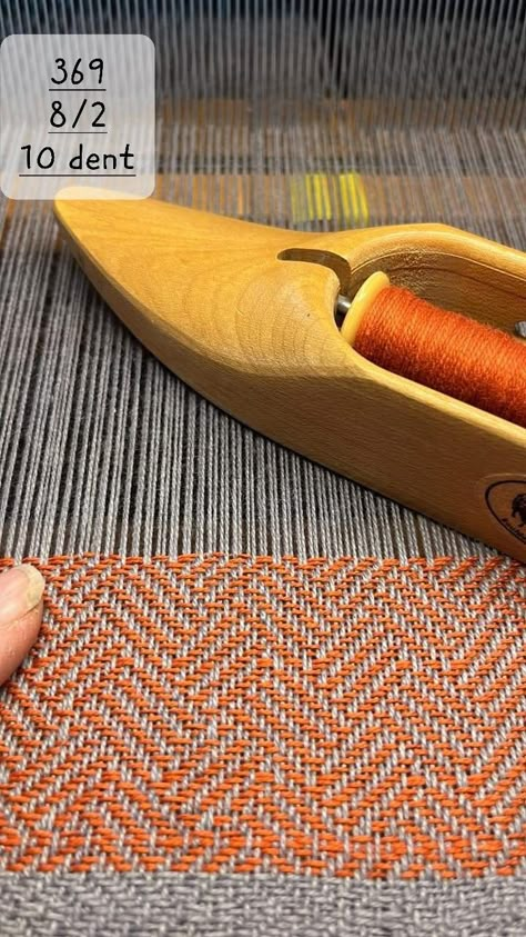 Rigid Heddle Weaving Projects, Weaving Patterns Loom, Rigid Heddle Weaving Patterns, Weaving Patterns Design, Weaving Machine, Weaving Loom Diy, Weaving Loom Projects, Rigid Heddle Weaving, Weaving Tutorial