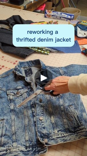 Patchwork Jean Jacket Diy, Jean Jacket Diy Upcycling, Diy Jacket Refashion, Denim Jacket Upcycle, Upcycle Jean Jacket, Patchwork Jean Jacket, Reworked Denim Jacket, Jean Jacket Diy, Upcycled Denim Jacket