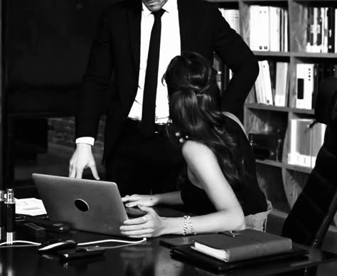 Ceo Love Aesthetic, Ceo Assistant Aesthetic, Couple Office Aesthetic, Ceo Couples Aesthetic, Ceo Romance Aesthetic, Office Love Couple Aesthetic, Apostate Aesthetic, Tempt Me Ka Tucker, Office Couple Aesthetic