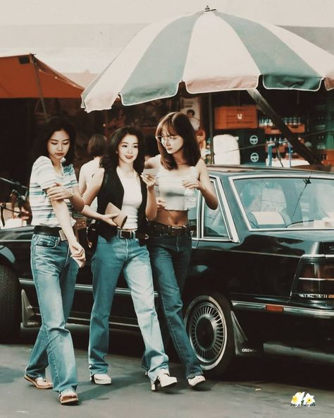 was corrieonks в Instagram: «korean national it girls but in 90s, still the talk of town, though #kpopedit #kpop #kpopmanips #blackpink #jennie #twice #nayeon…» 90s Street Fashion, Korea Street Style, 1990 Style, Sup Girl, Korea Street, 90s Street Style, Harry Clarke, Korean Fashion Outfits, Stylish Winter Outfits