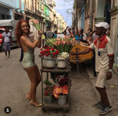 Dominican Republic Aesthetic 90s, Cuba Girl, Cuba Culture, Viva Cuba, Vintage Cuba, Cuba Photos, Cuban Culture, Annie Leibovitz, Cuba Travel