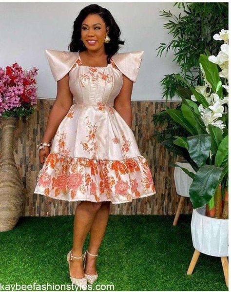 Damask Short Gown Styles, Brocade Styles For Women, African Print Skirt Ankara Styles, Brocade Styles, Dresses African Fashion, Yakoema Fashion, Brocade Corset, Short Gown Styles, Stylish Naija