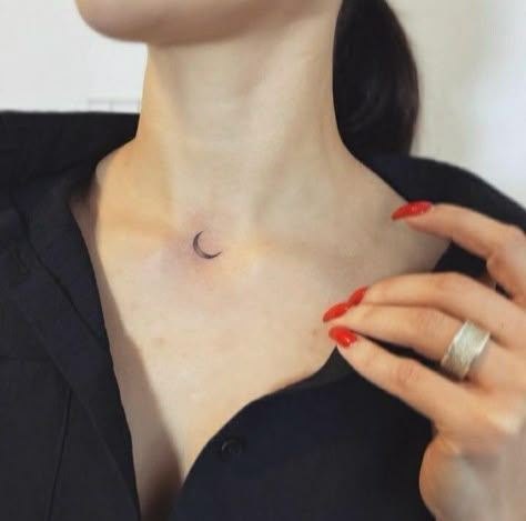 Luna Tattoo, Tato Minimal, Minimal Tattoo Design, Neck Tattoos Women, Back Of Neck Tattoo, Tattoo Trend, Moon Tattoo Designs, Small Hand Tattoos, Classy Tattoos