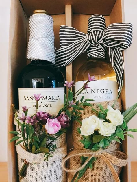 Transform a Bottle of Wine Into a Festive Gift With These Wrapping Ideas Wine Bottles Gift Wrap, Bottle Gift Wrapping, Wine Wrap, Creative Wrapping, Wine Baskets, Wine Gift Baskets, Wine Bottle Gift, Gift Wrap Ideas, Christmas Gift Baskets