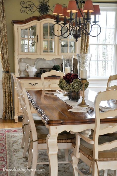 Inspires me to paint my "pickled" french provincial dining set! Country Dining Room Table, French Country Dining Room Decor, French Country Dining Room, Dining Room Updates, Country Dining Rooms, French Country Dining, Country Dining, French Country Kitchens, Dining Room Makeover